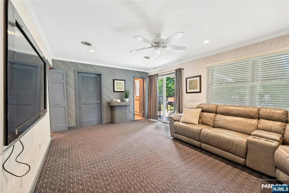 157 Harriot Ave, Harrington Park, NJ 07640