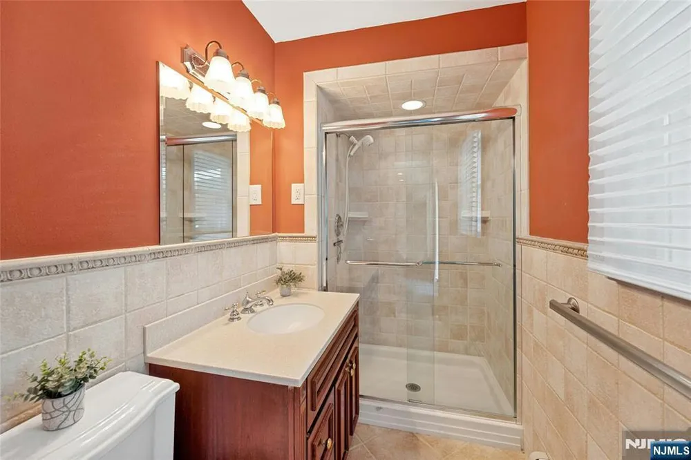 157 Harriot Ave, Harrington Park, NJ 07640