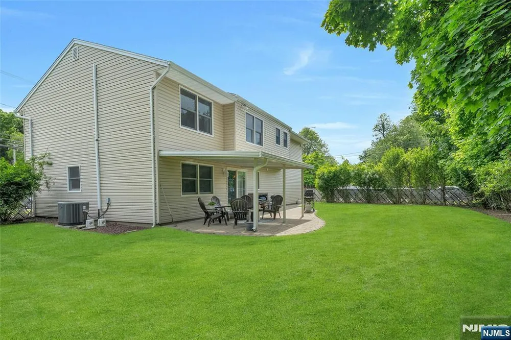 157 Harriot Ave, Harrington Park, NJ 07640