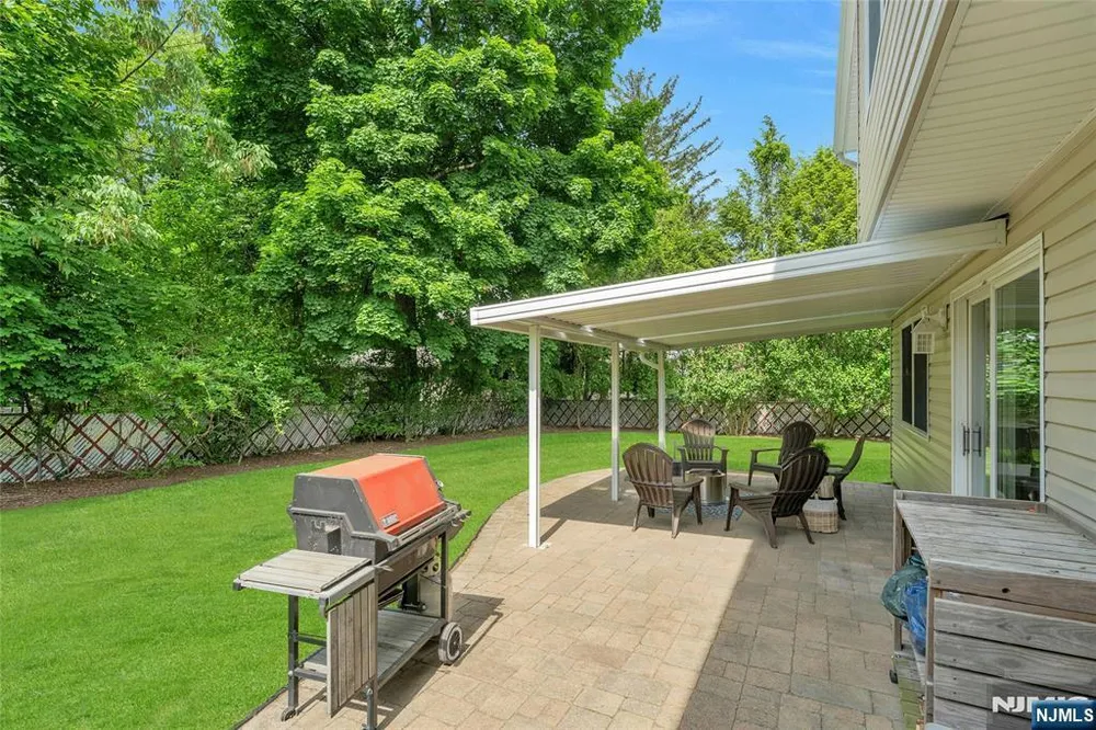 157 Harriot Ave, Harrington Park, NJ 07640
