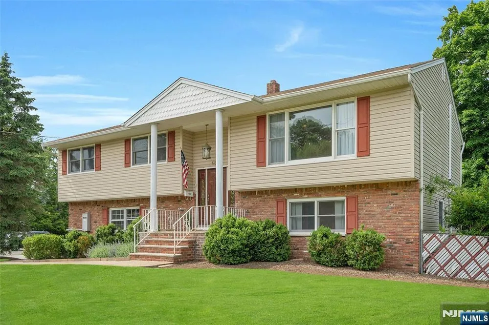 157 Harriot Ave, Harrington Park, NJ 07640