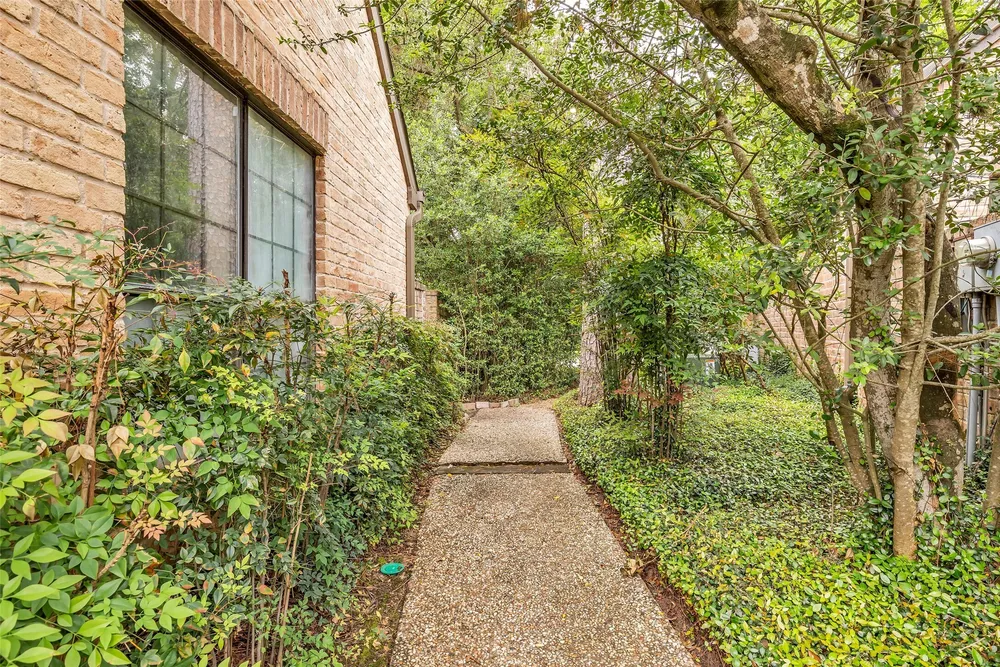 208 Sugarberry Circle, Houston, TX 77024