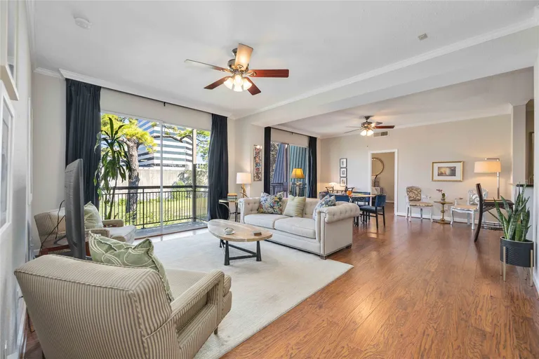 4515 Briar Hollow Pl, Houston, TX 77027
