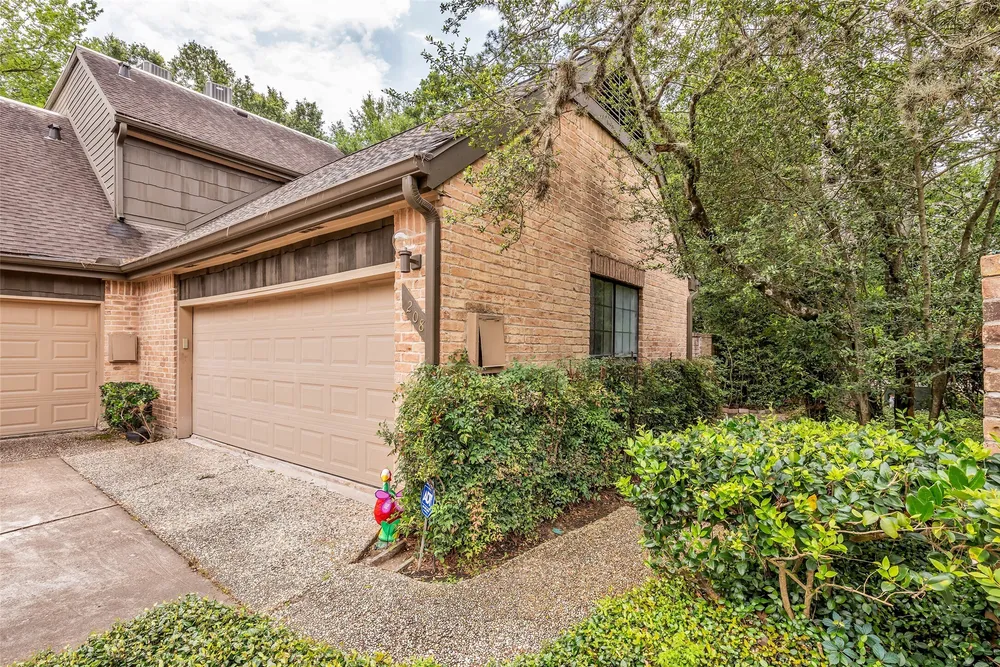 208 Sugarberry Circle, Houston, TX 77024