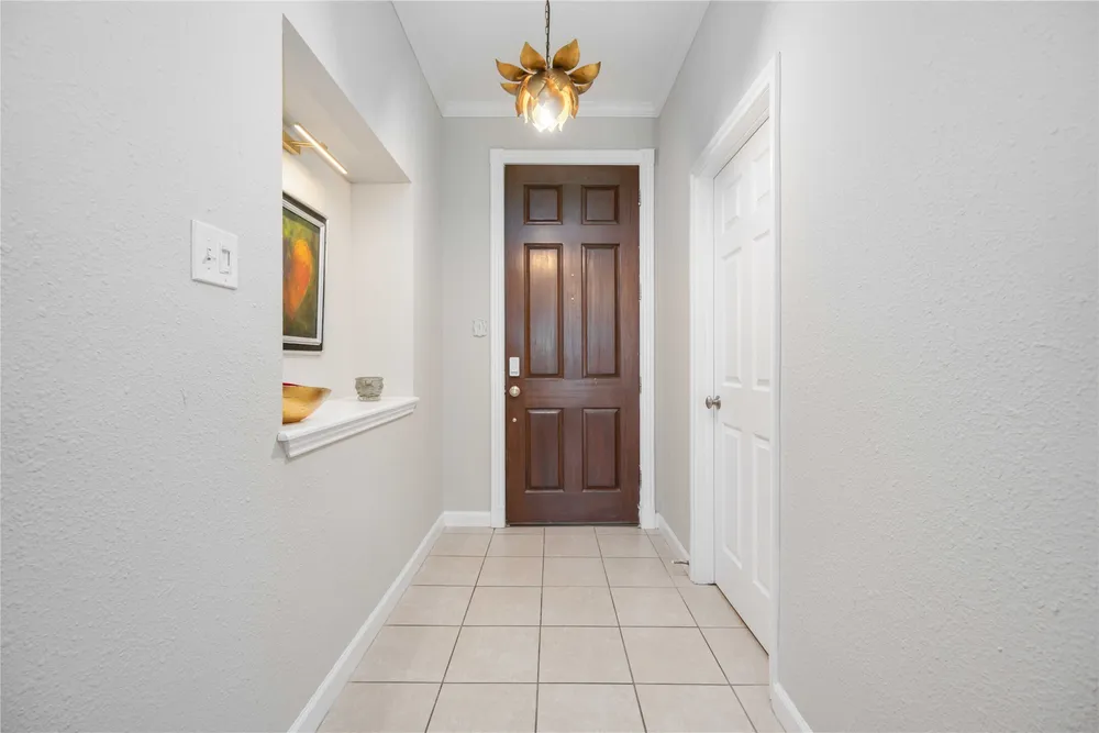 4515 Briar Hollow Pl, Houston, TX 77027