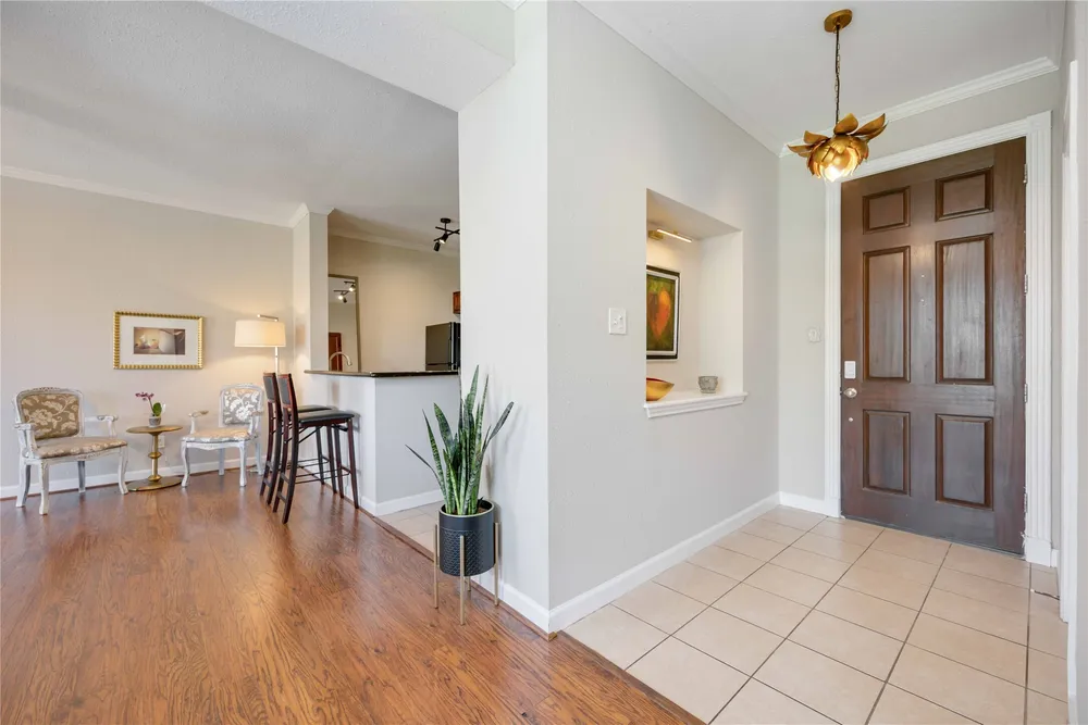 4515 Briar Hollow Pl, Houston, TX 77027