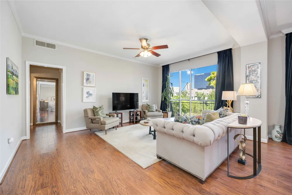 4515 Briar Hollow Pl, Houston, TX 77027