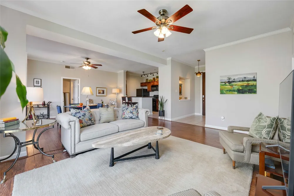 4515 Briar Hollow Pl, Houston, TX 77027