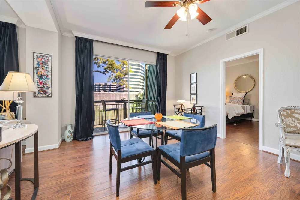 4515 Briar Hollow Pl, Houston, TX 77027