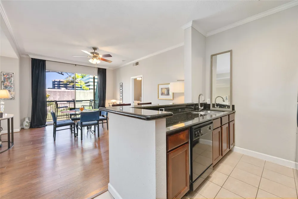 4515 Briar Hollow Pl, Houston, TX 77027