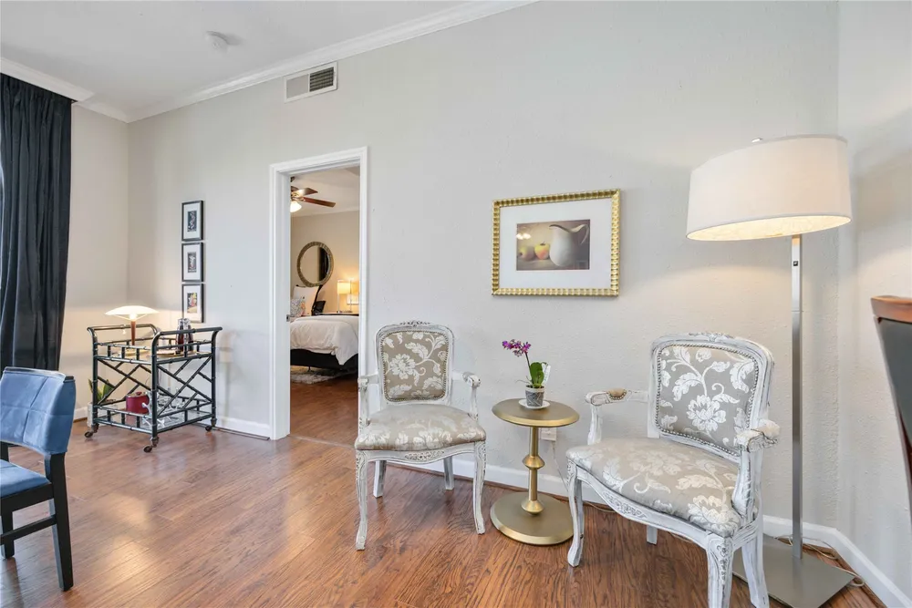 4515 Briar Hollow Pl, Houston, TX 77027
