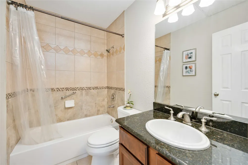 4515 Briar Hollow Pl, Houston, TX 77027