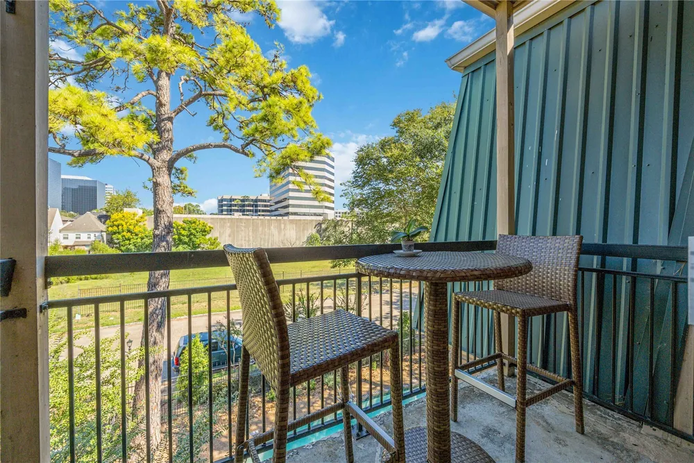 4515 Briar Hollow Pl, Houston, TX 77027