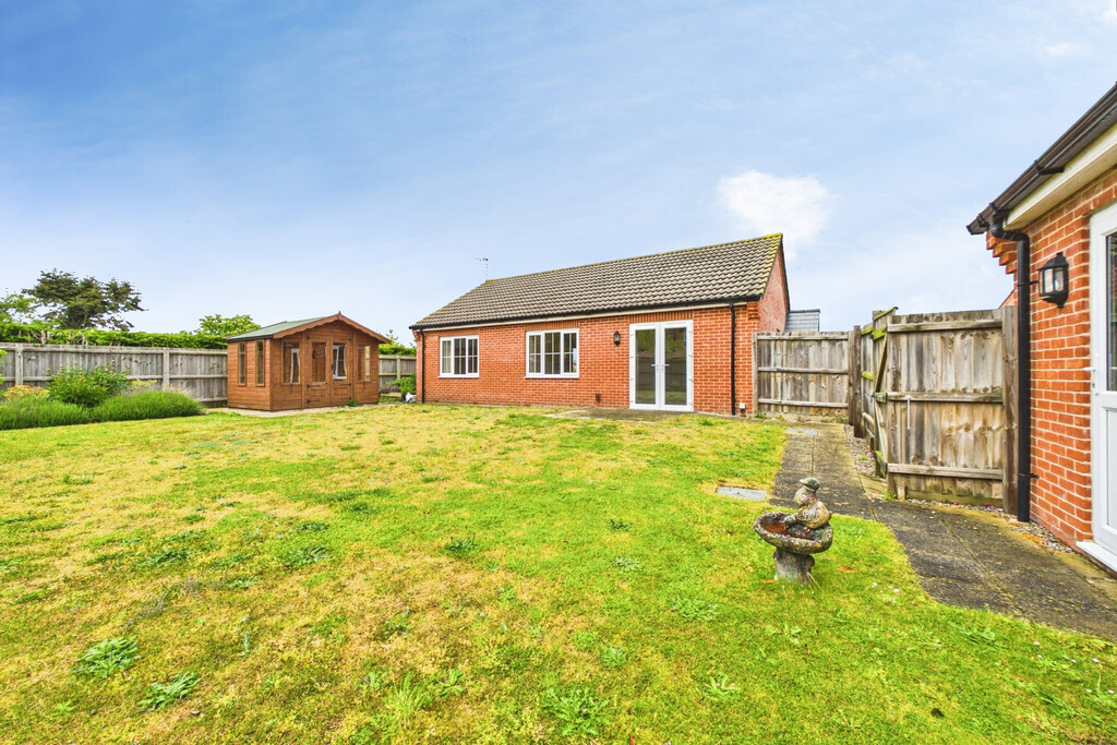 Blacksmiths Gardens, Thurlton Image 5
