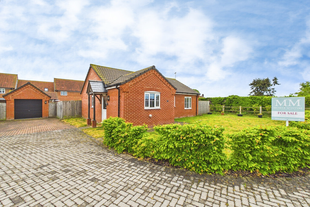 Blacksmiths Gardens, Thurlton Image 14
