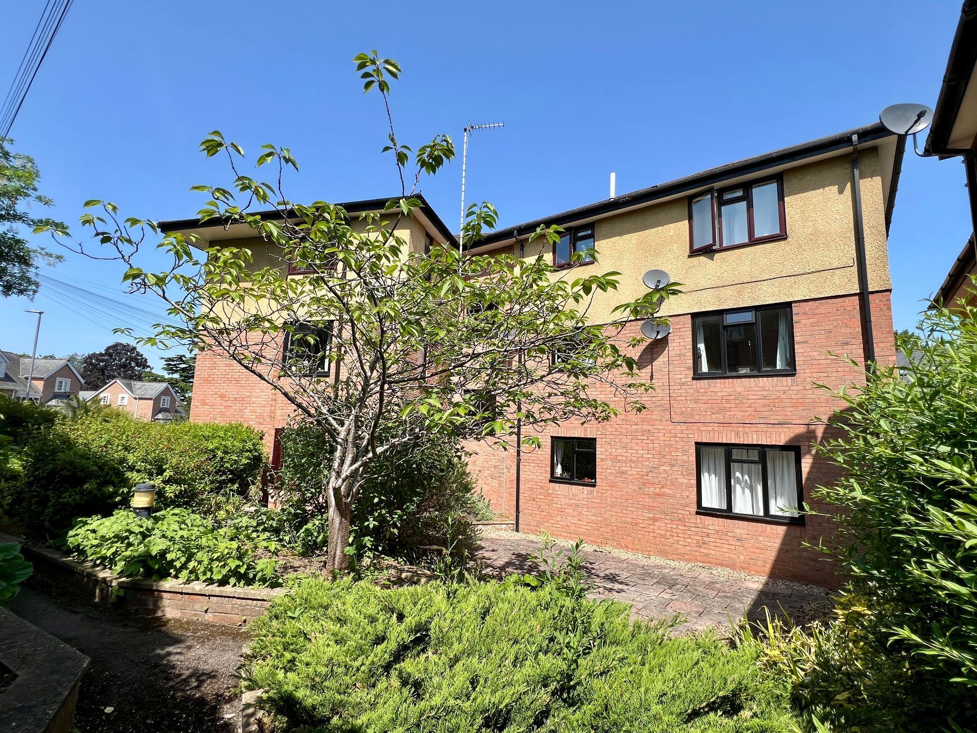 Dovetail Court, Park Street - NO onward chain! Image 1