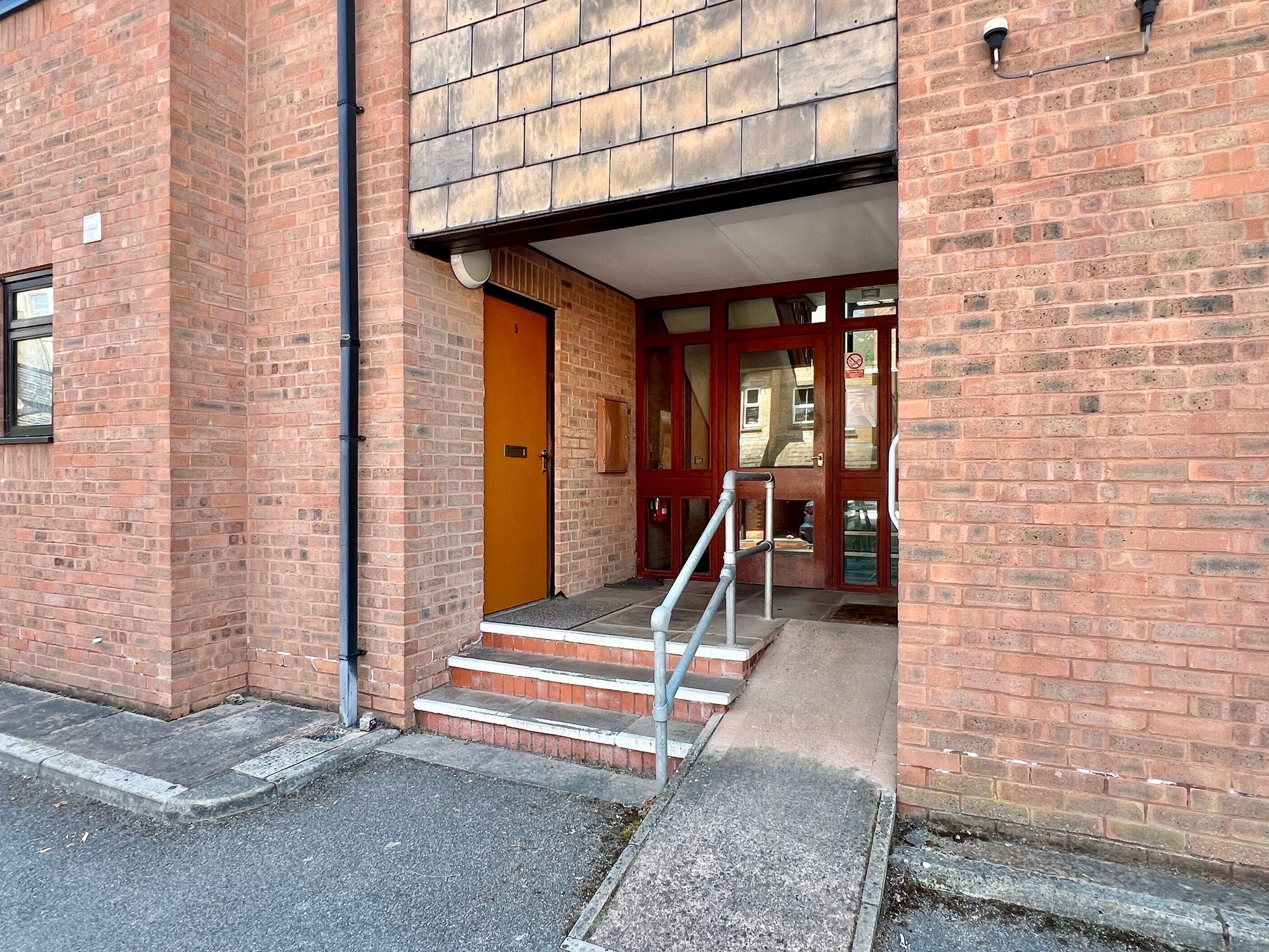 Dovetail Court, Park Street - NO onward chain! Image 2