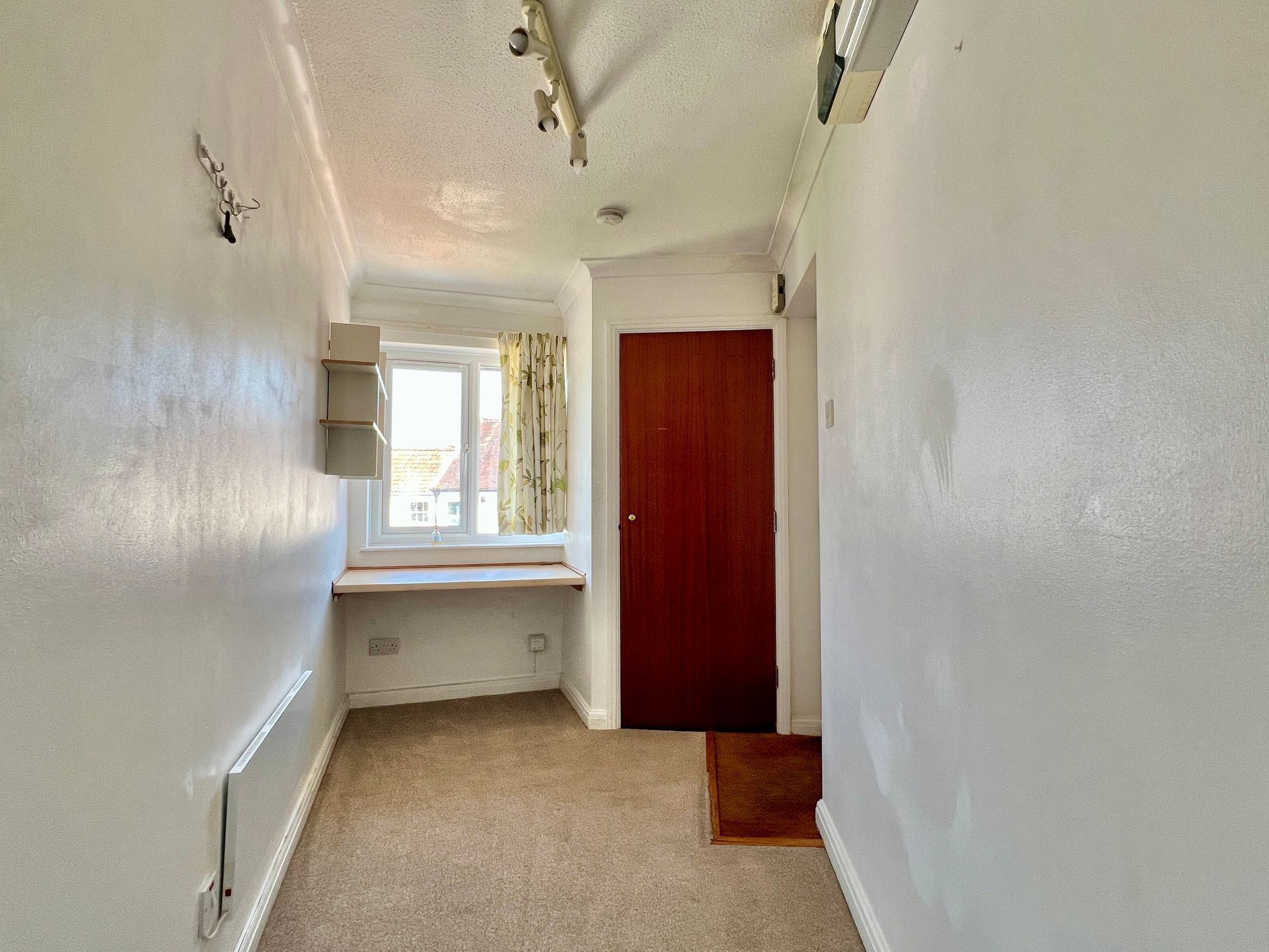 Dovetail Court, Park Street - NO onward chain! Image 4