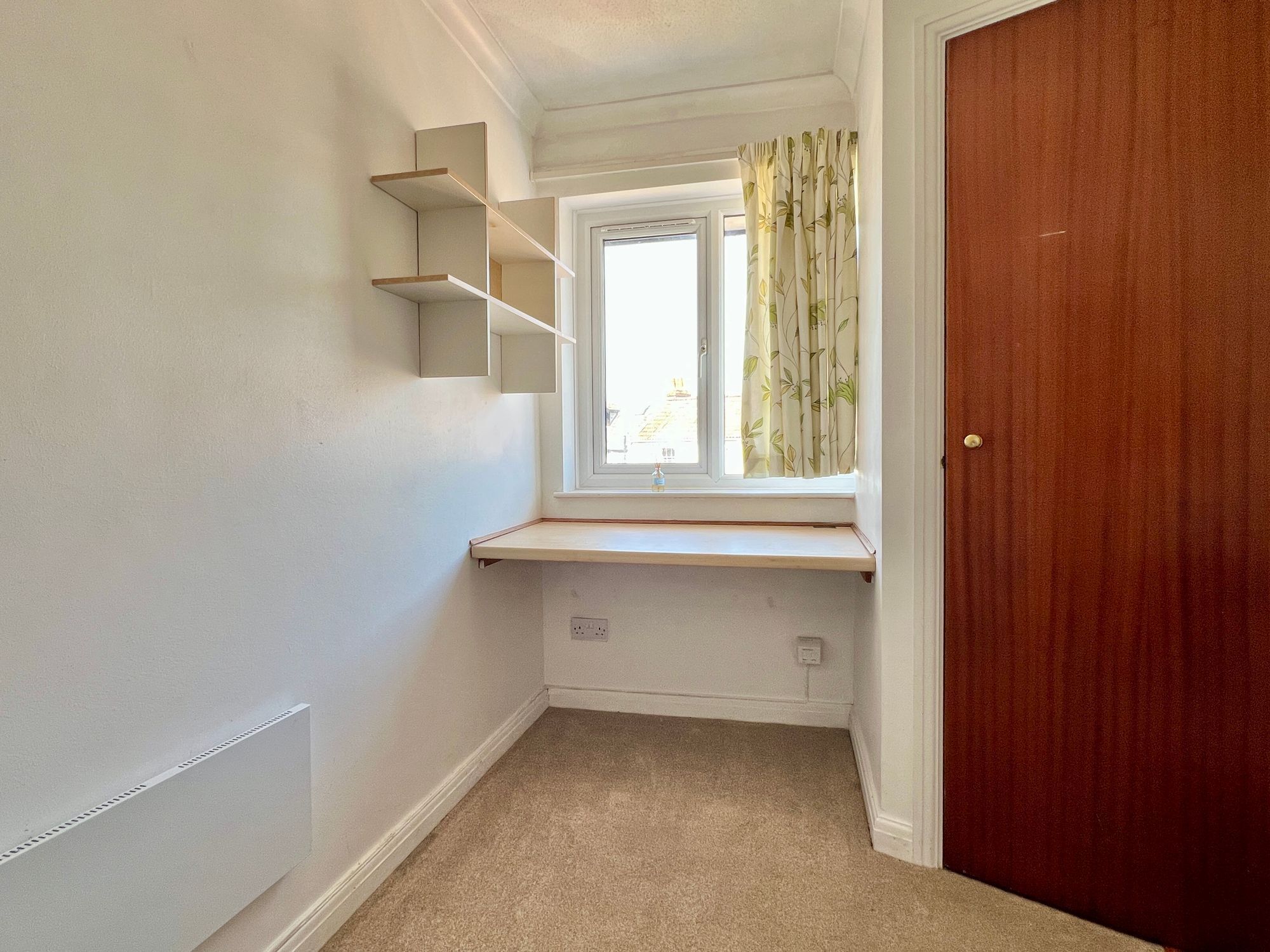 Dovetail Court, Park Street - NO onward chain! Image 5