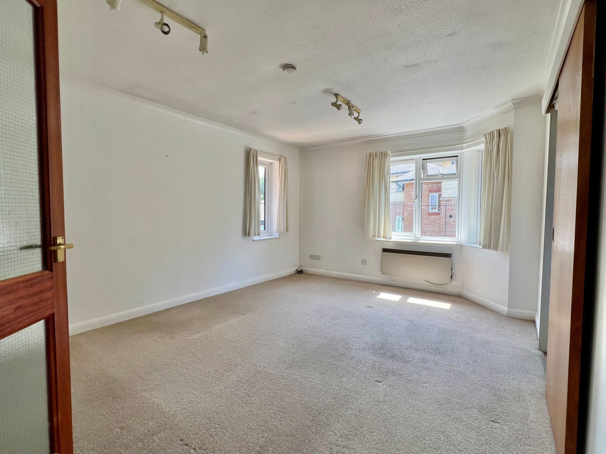 Dovetail Court, Park Street - NO onward chain! Image 6