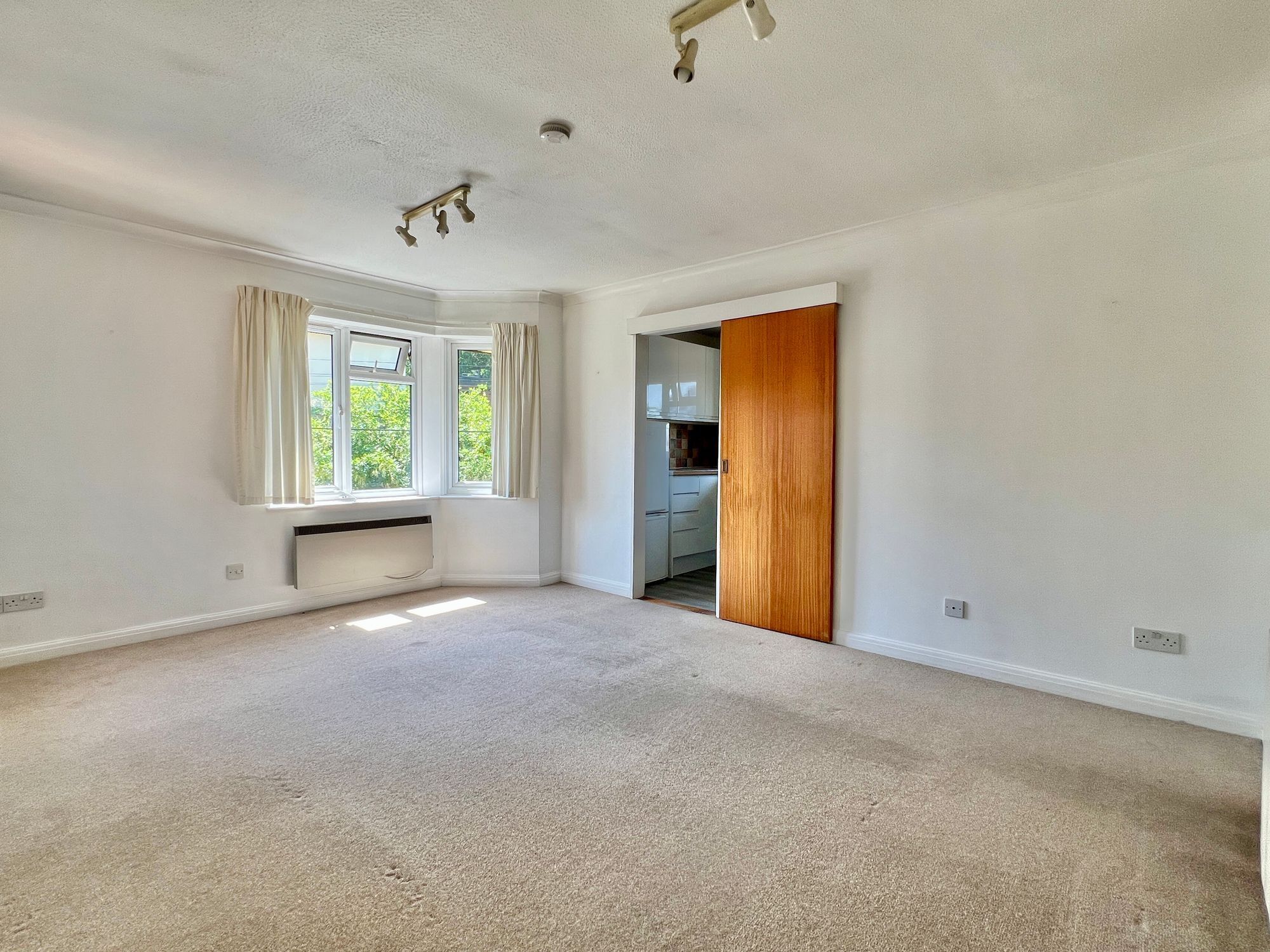 Dovetail Court, Park Street - NO onward chain! Image 7