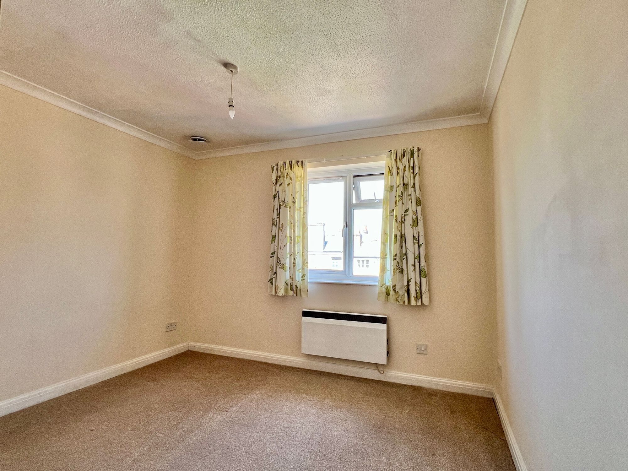Dovetail Court, Park Street - NO onward chain! Image 9