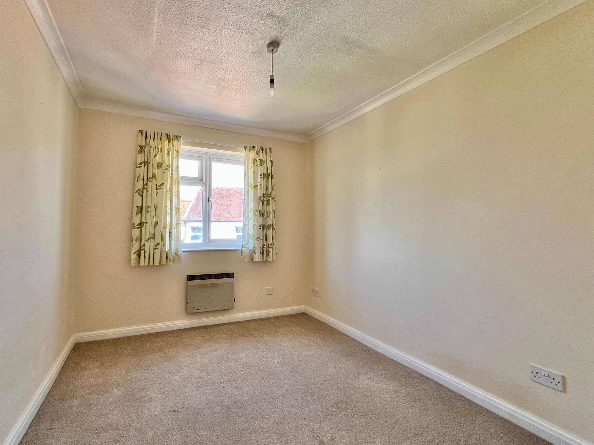Dovetail Court, Park Street - NO onward chain! Image 10