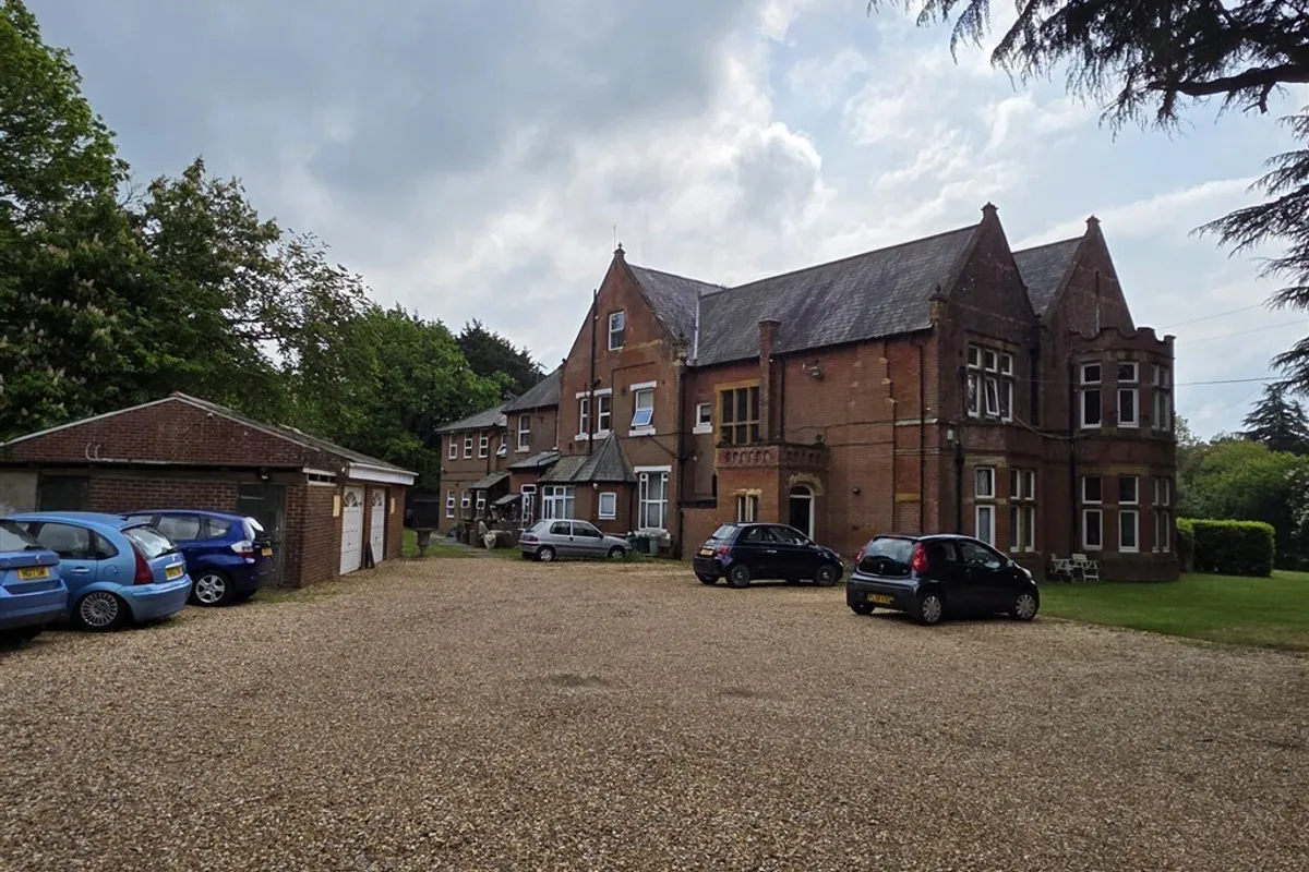 Lymington Road, BROCKENHURST