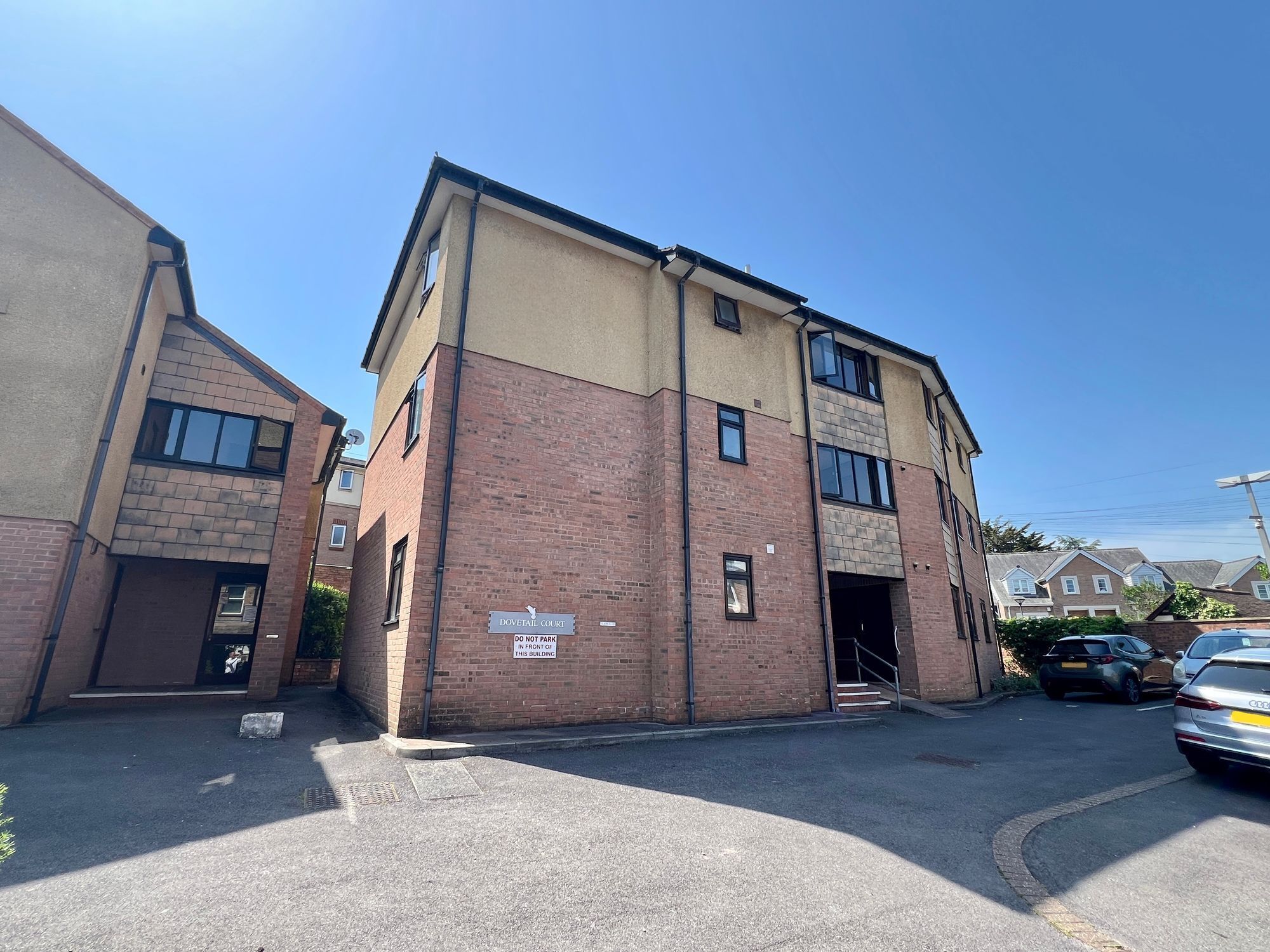 Dovetail Court, Park Street - NO onward chain! Image 13