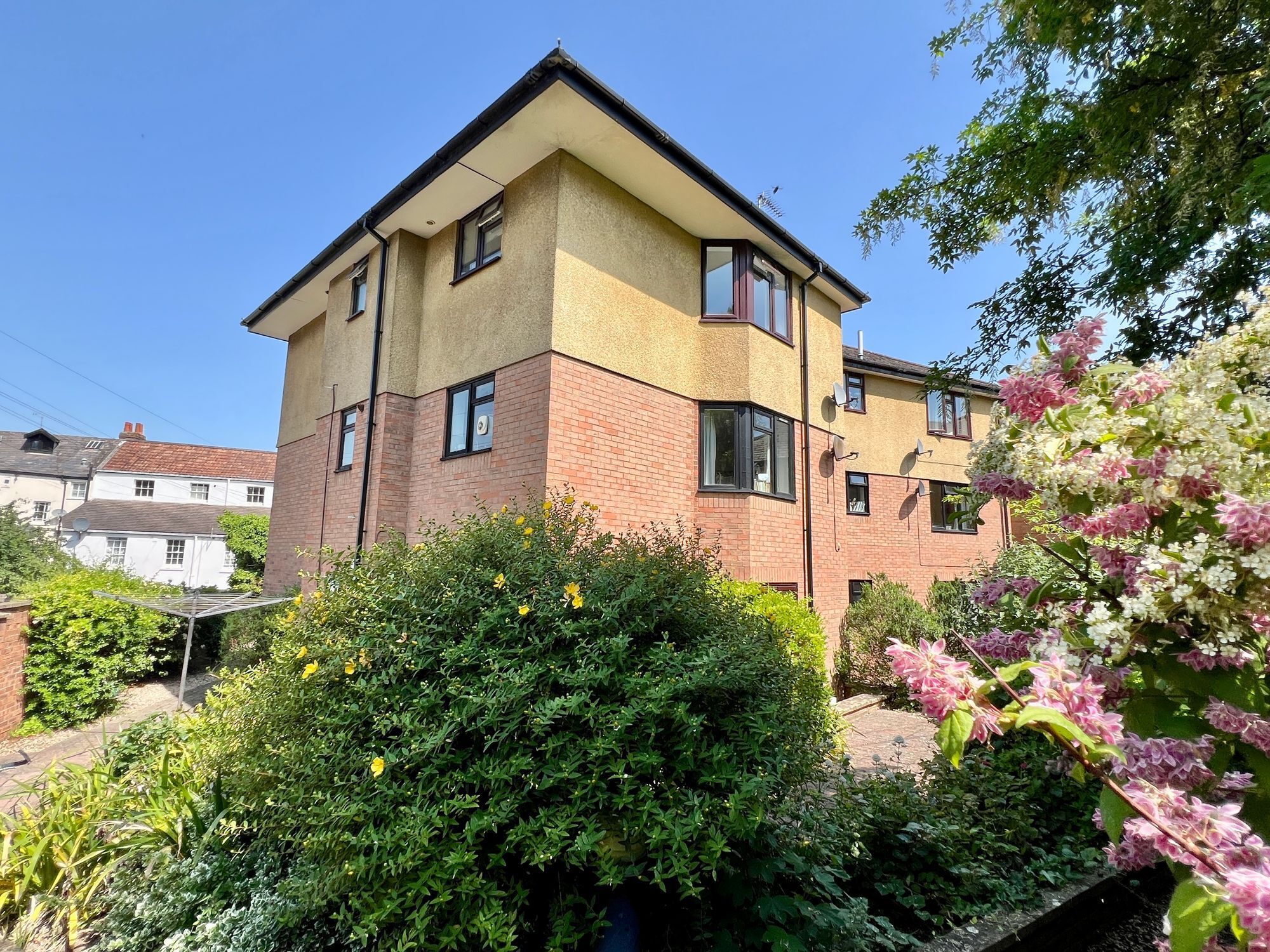Dovetail Court, Park Street - NO onward chain! Image 14
