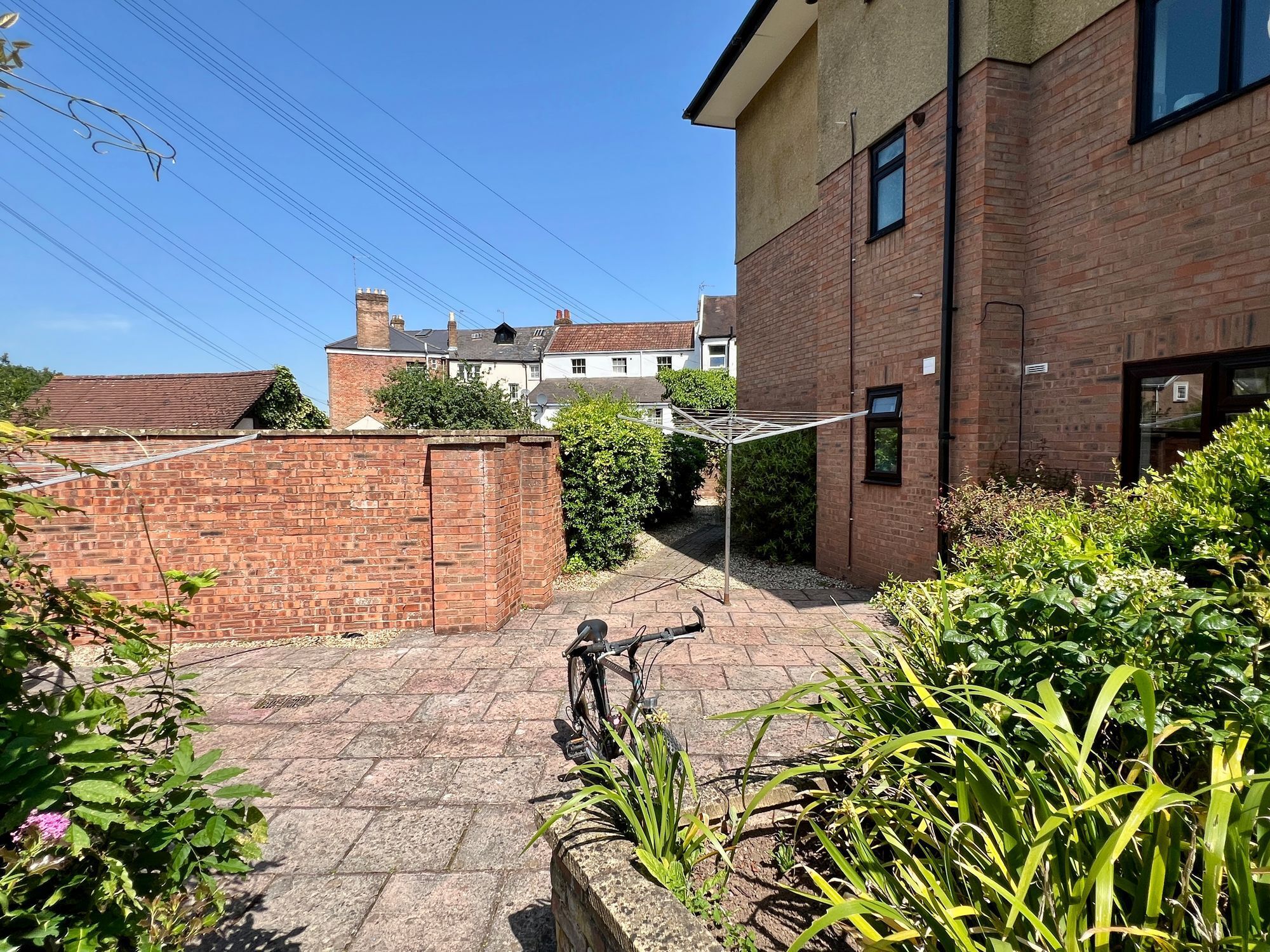 Dovetail Court, Park Street - NO onward chain! Image 16