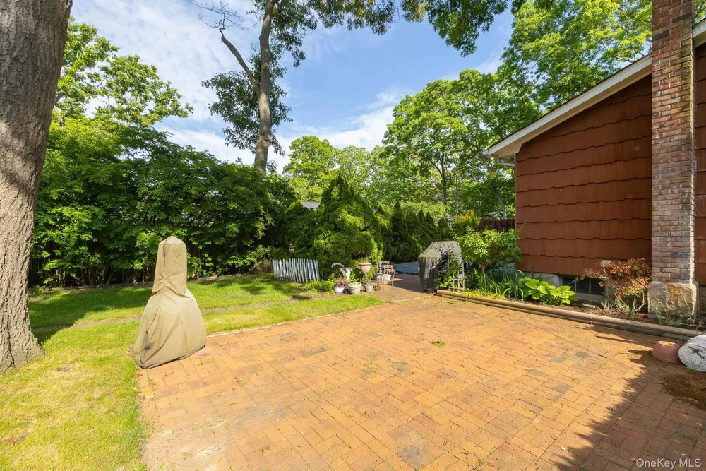 3 Boston Ave, Medford, NY 11763