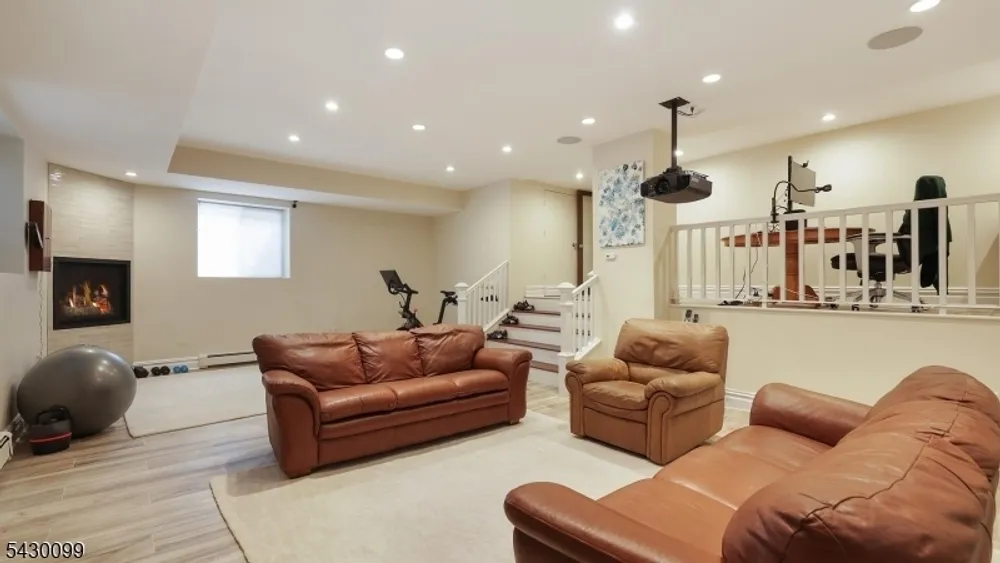 244 Pembrook Rd, Mountainside, NJ 07092