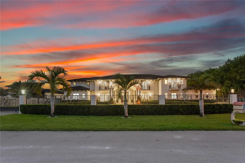 12401 SW 45th St, Miami, FL 33175