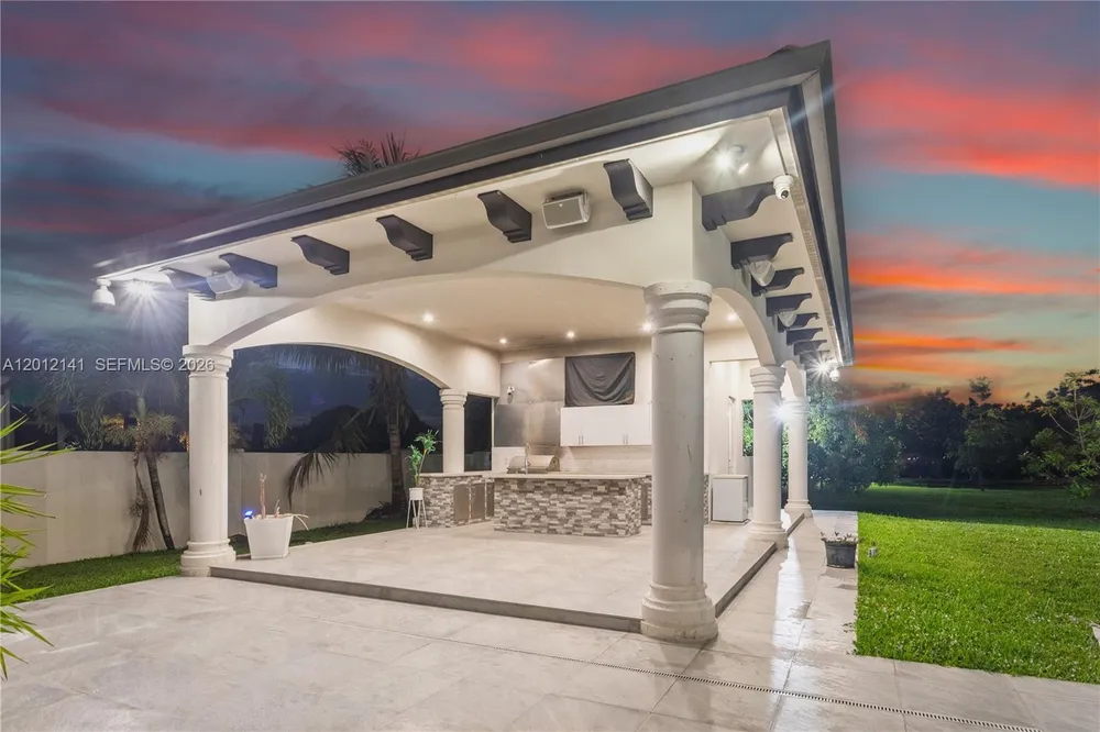 12401 SW 45th St, Miami, FL 33175