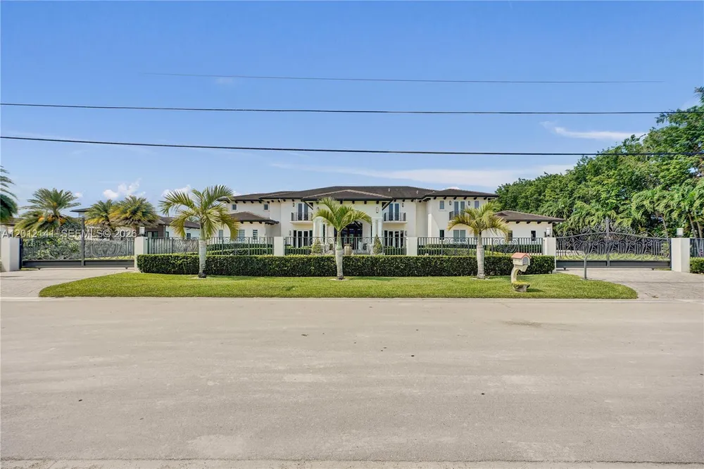 12401 SW 45th St, Miami, FL 33175