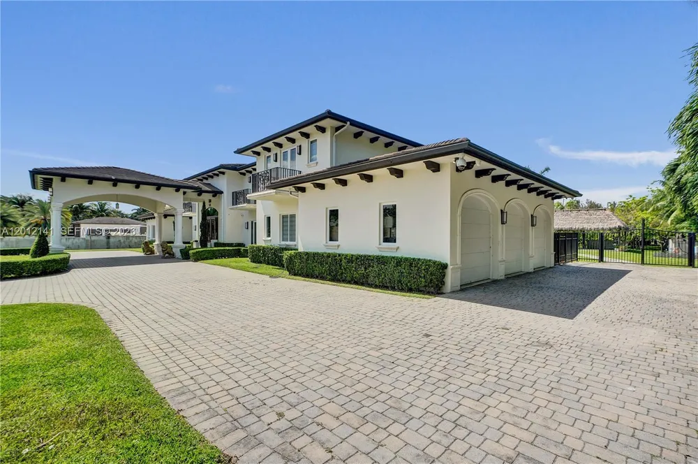 12401 SW 45th St, Miami, FL 33175