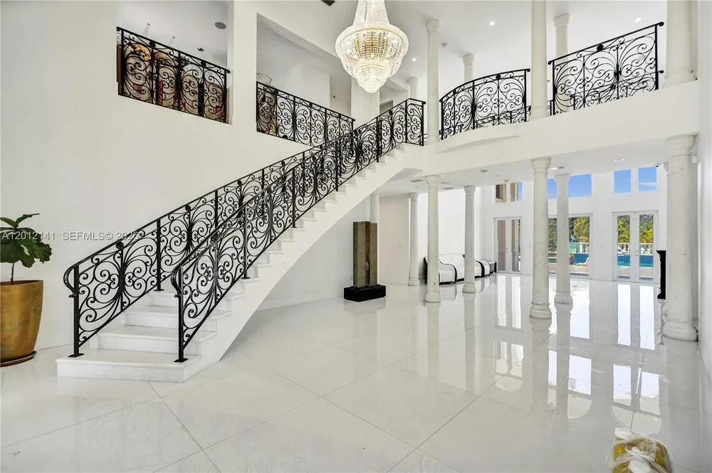12401 SW 45th St, Miami, FL 33175