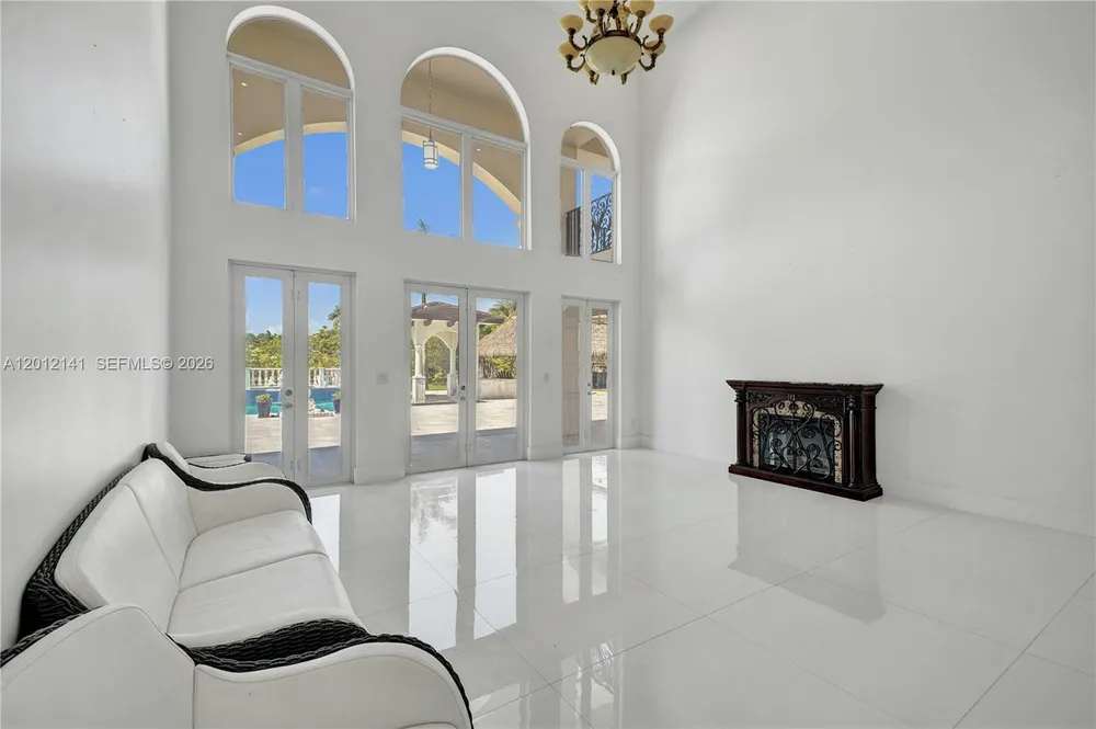 12401 SW 45th St, Miami, FL 33175