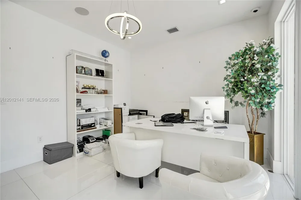 12401 SW 45th St, Miami, FL 33175