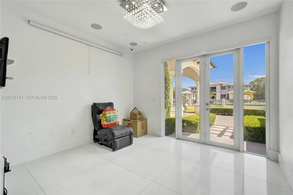 12401 SW 45th St, Miami, FL 33175