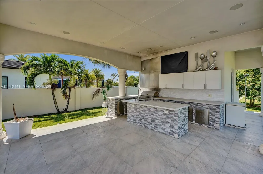 12401 SW 45th St, Miami, FL 33175
