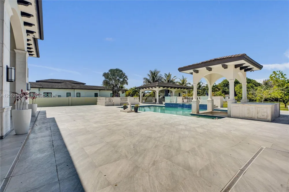 12401 SW 45th St, Miami, FL 33175