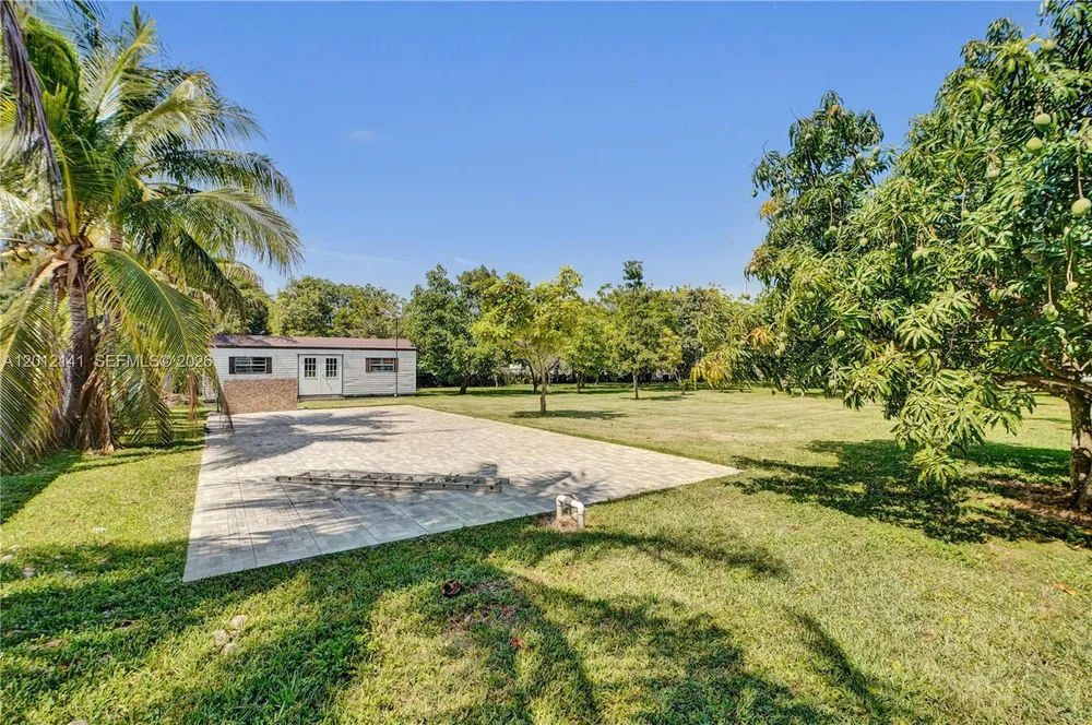12401 SW 45th St, Miami, FL 33175