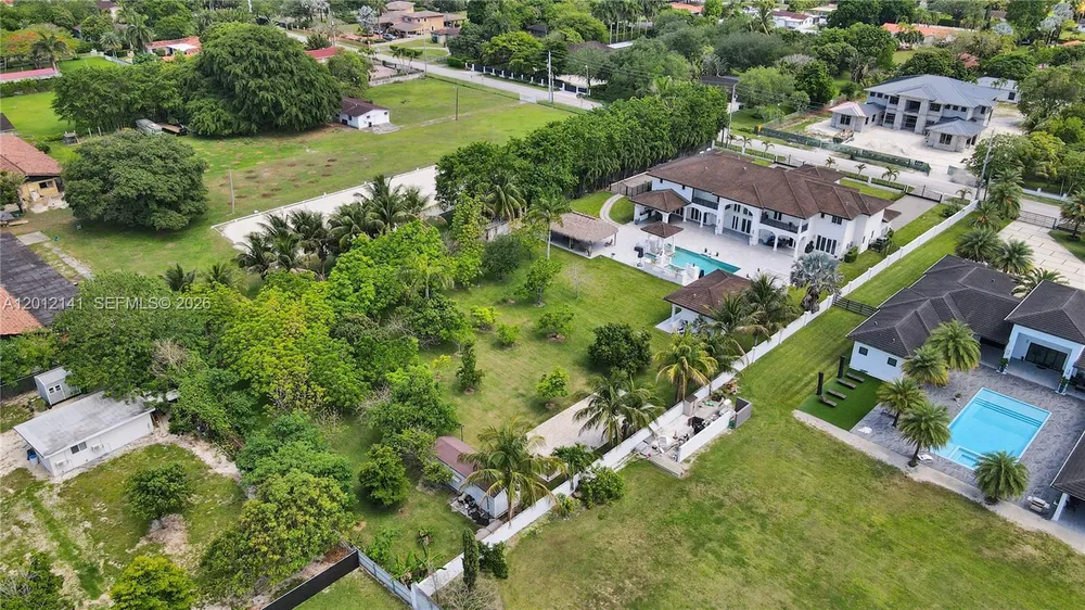 12401 SW 45th St, Miami, FL 33175
