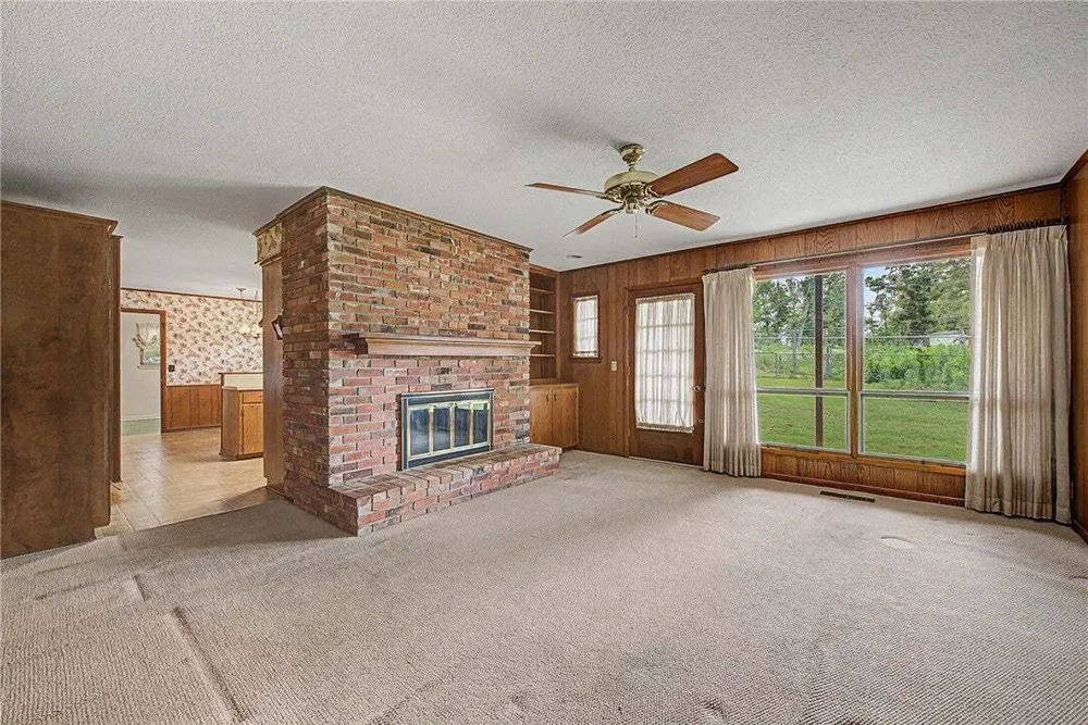 1308 Birch Dr, Rogers, AR 72758