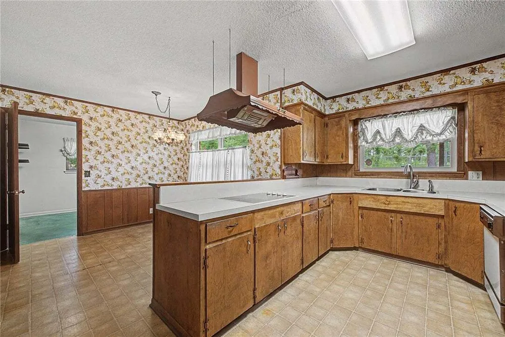 1308 Birch Dr, Rogers, AR 72758