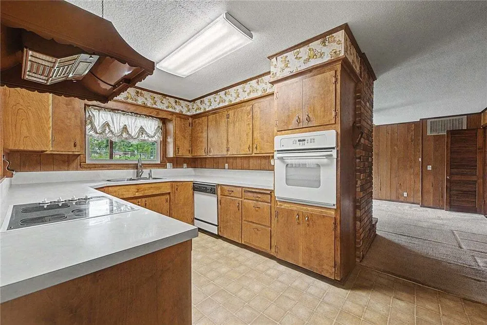 1308 Birch Dr, Rogers, AR 72758