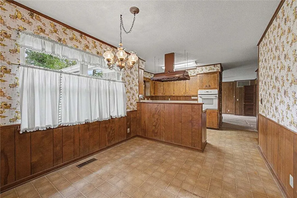 1308 Birch Dr, Rogers, AR 72758