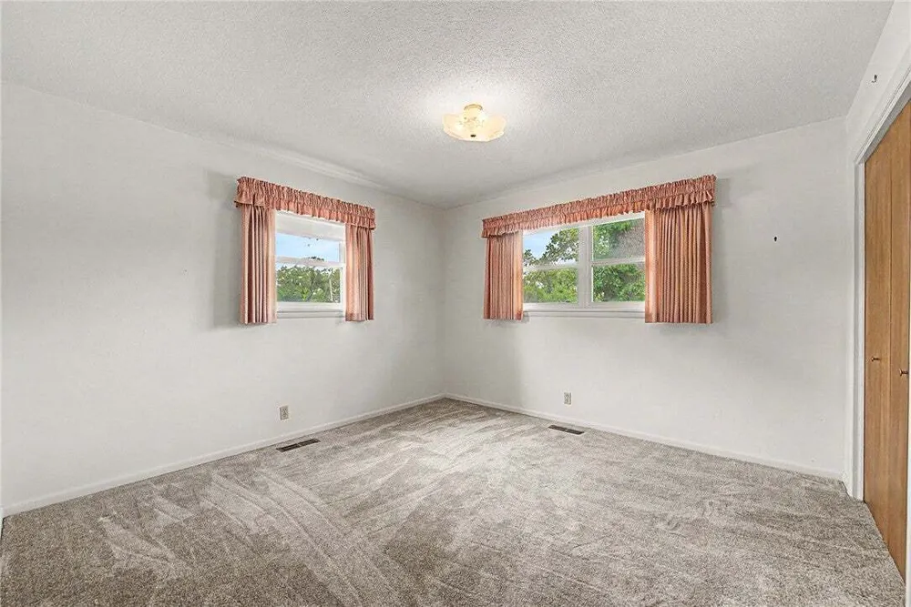 1308 Birch Dr, Rogers, AR 72758